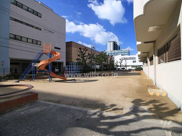 敷地に隣接する児童公園