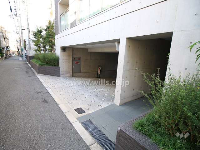 駐車場出入り口