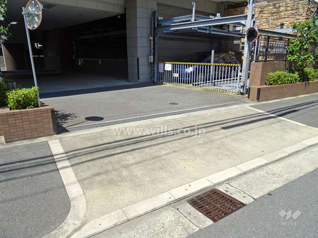 駐車場出入り口