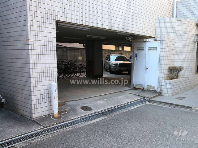 駐車場出入り口