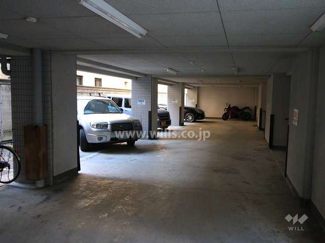 敷地内駐車場（屋内平面式）