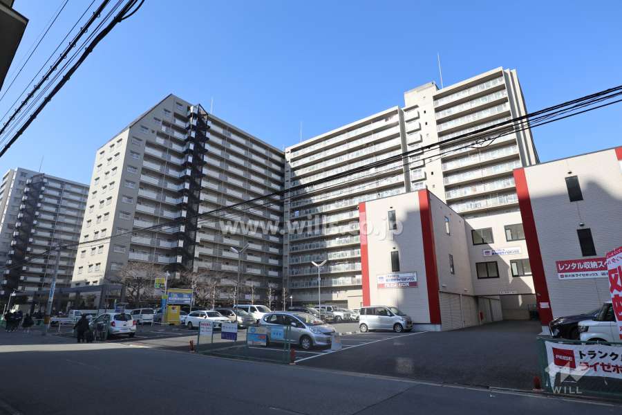 ファミールハイツ北大阪１号棟の外観（南東側から）