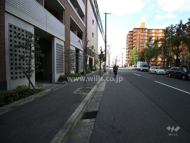 敷地北側の前面道路(東側から）