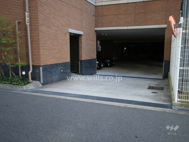 駐車場出入り口