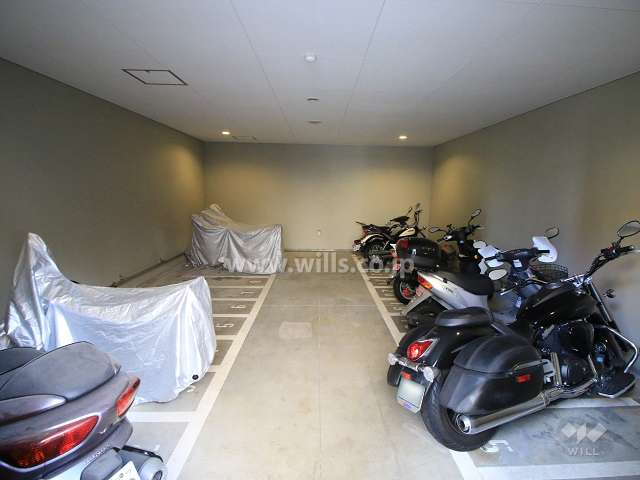 敷地内バイク置場