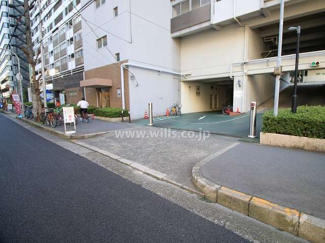 駐車場出入り口