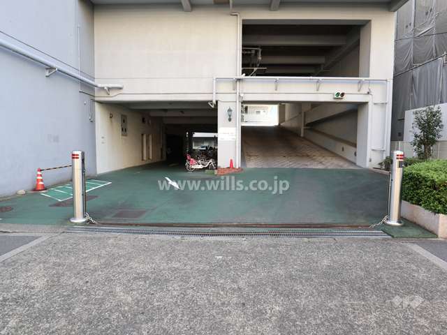 駐車場出入り口（ロボットゲート付）