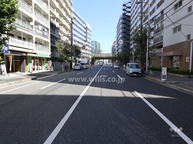 敷地北側の前面道路