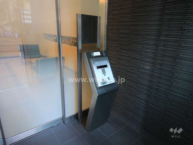 エントランスはオートロック付きです。