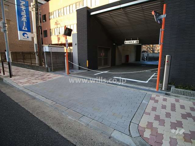 駐車場出入り口（ロボットゲート付き）