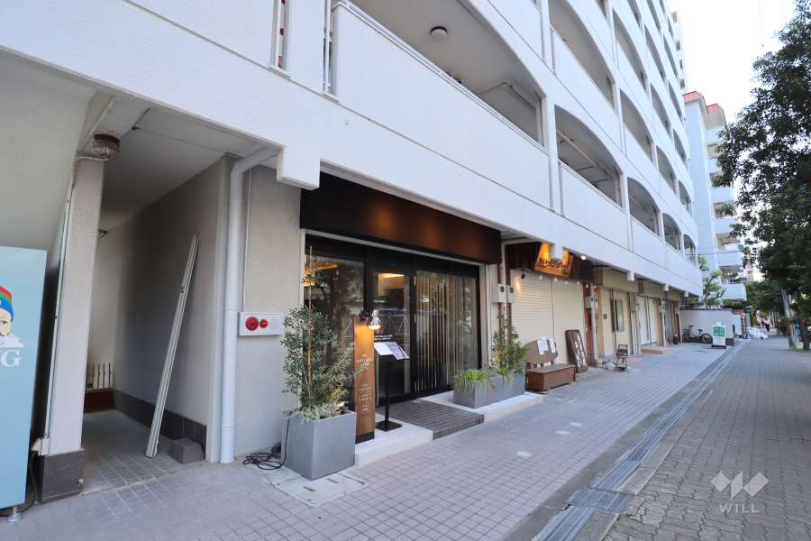 1階部分には店舗があります。