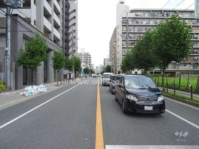 敷地東側の前面道路