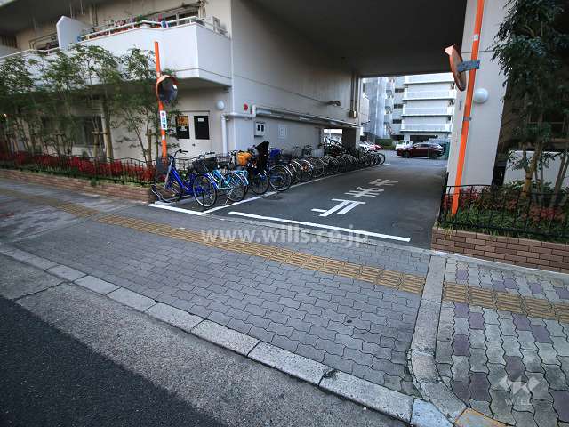 駐車場出入り口
