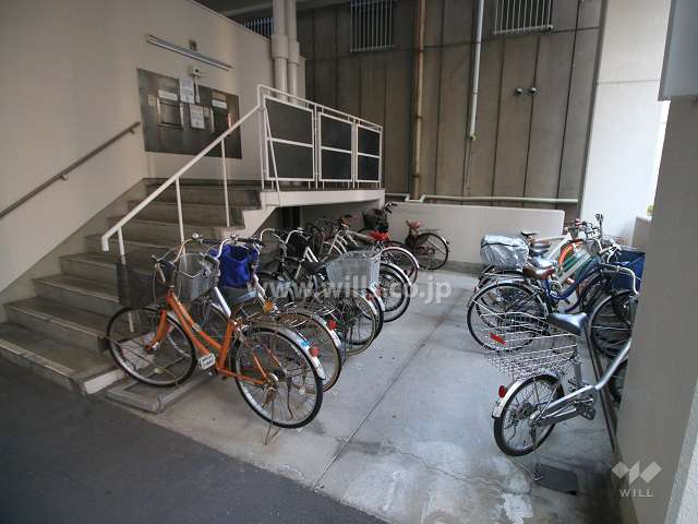 屋内に設けられた駐輪場