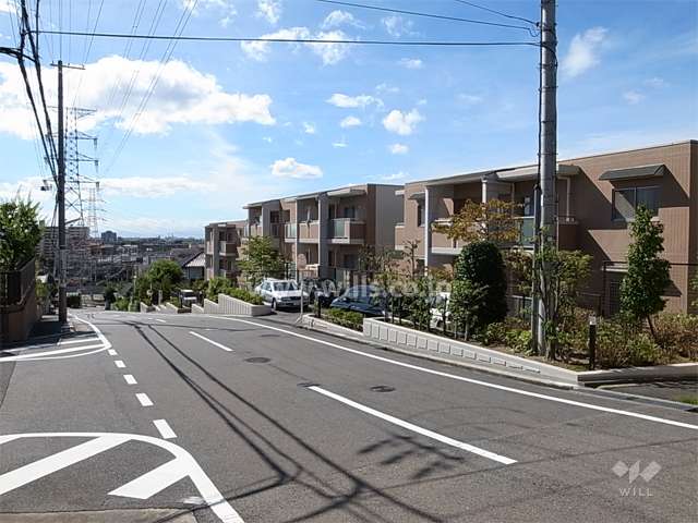 南斜面の高台にあります。