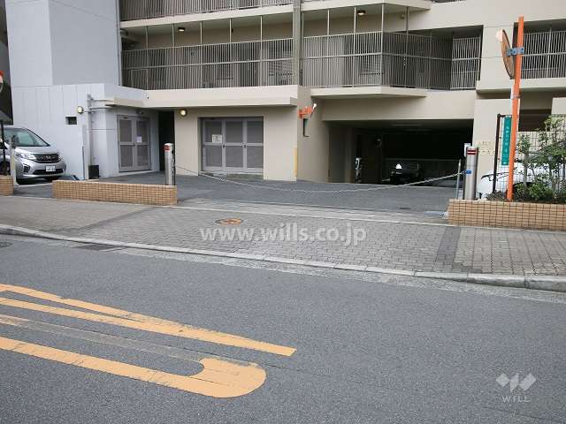 駐車場出入り口（ロボットゲート付き）