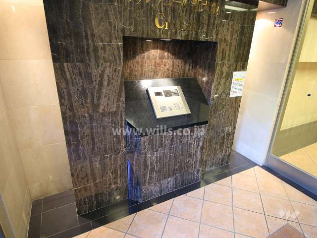 エントランスはオートロック付きです。