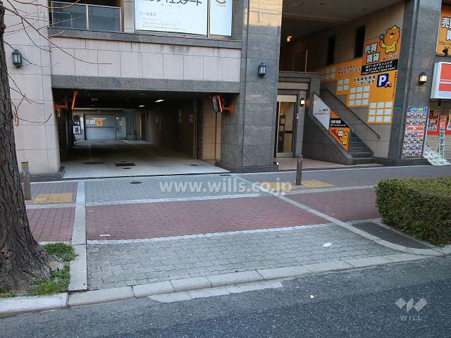 駐車場出入り口