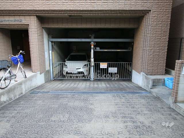 敷地内駐車場（屋内機械式）