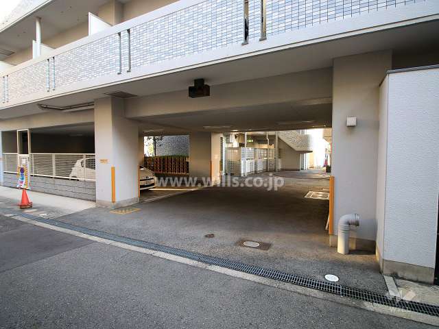 駐車場出入り口