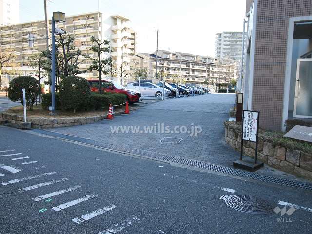 駐車場出入り口