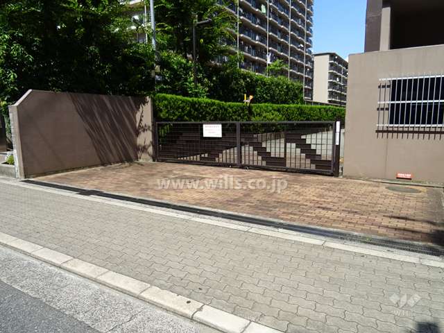 駐車場出入り口（ゲート付）