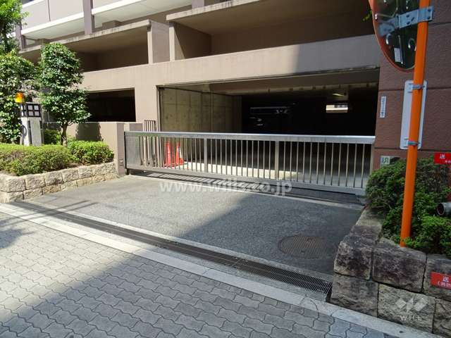 駐車場出入り口（ゲート付）