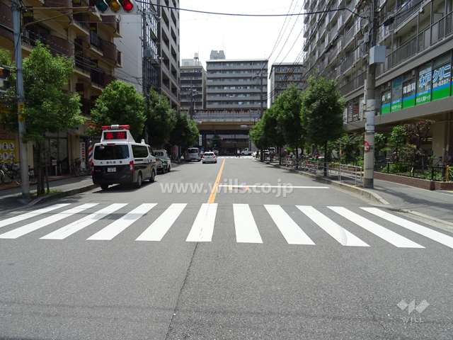 敷地南側の前面道路