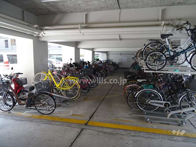 屋内に設けられた駐輪場