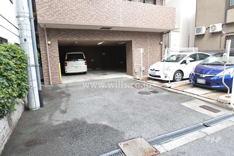 敷地内駐車場（屋外機械式と屋内平面式）