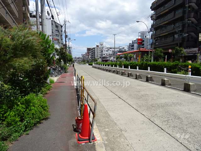 敷地南側の前面道路
