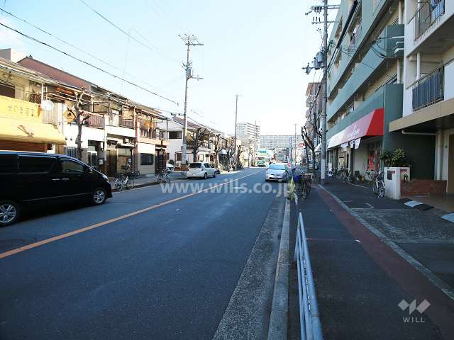 敷地北側の前面道路（西側から）