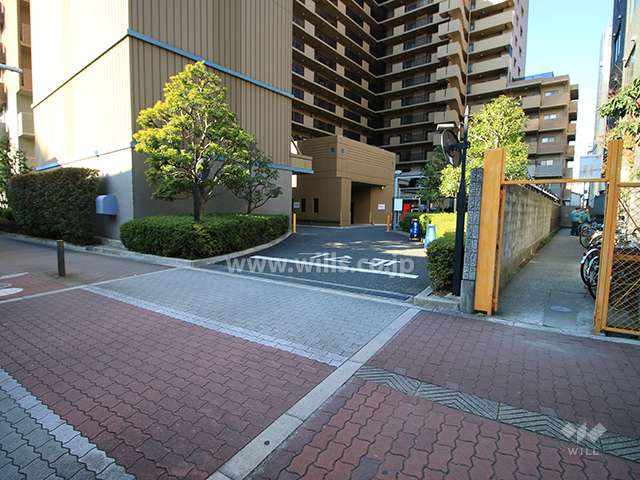 駐車場出入り口
