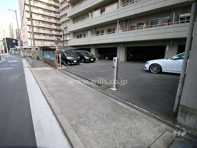 駐車場出入り口