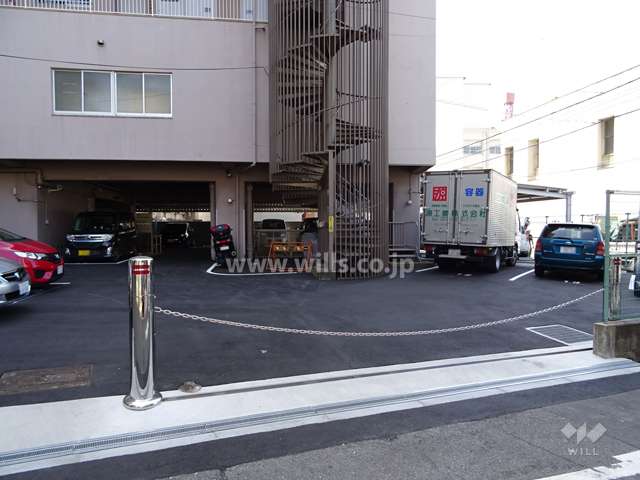 敷地内駐車場（ロボットゲート付き）