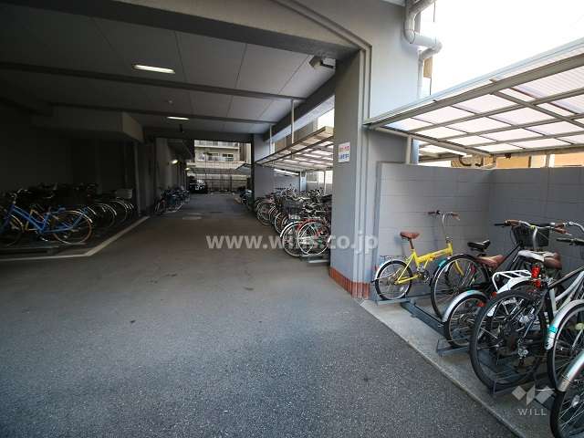 屋内に設けられた駐輪場