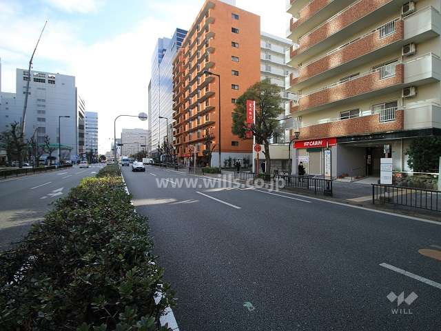 敷地北側の前面道路（西側から）