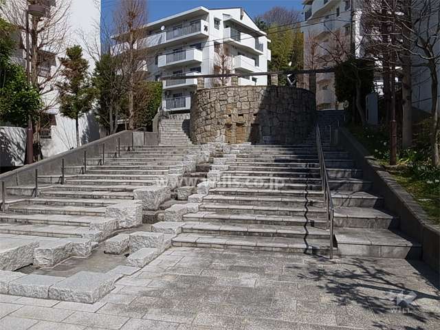 敷地の南東側は天の川広場に面しています。