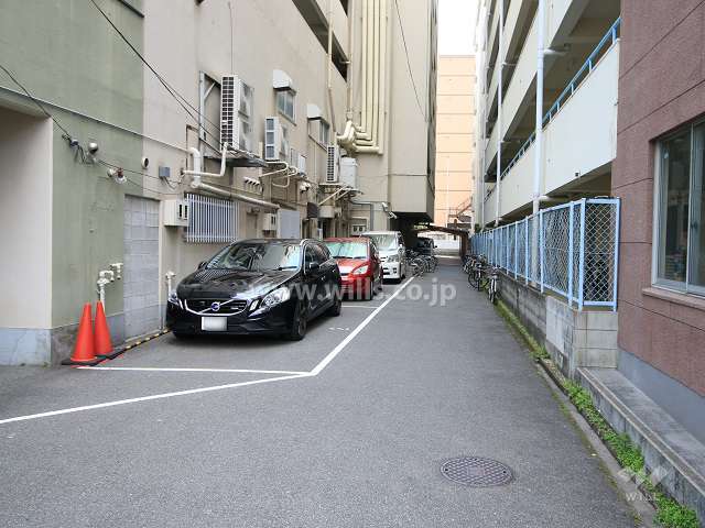 敷地内駐車場（屋外平面式）