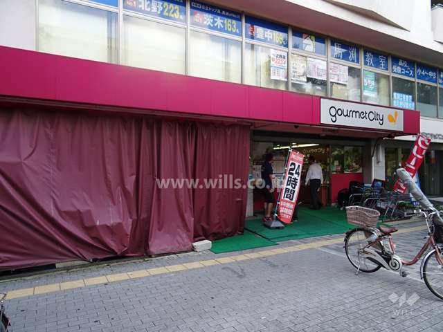 1階にはお店が入っています。