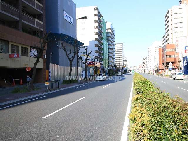 敷地北側の前面道路（東側から）