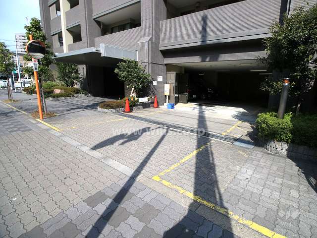 駐車場出入り口