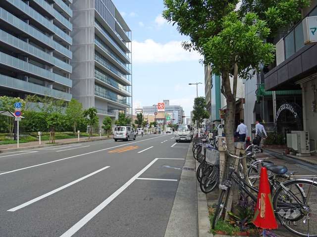 敷地北側の前面道路(西側から)