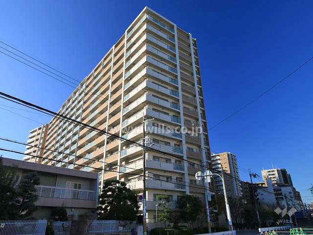 アッドパープレイスの外観（北東側から）