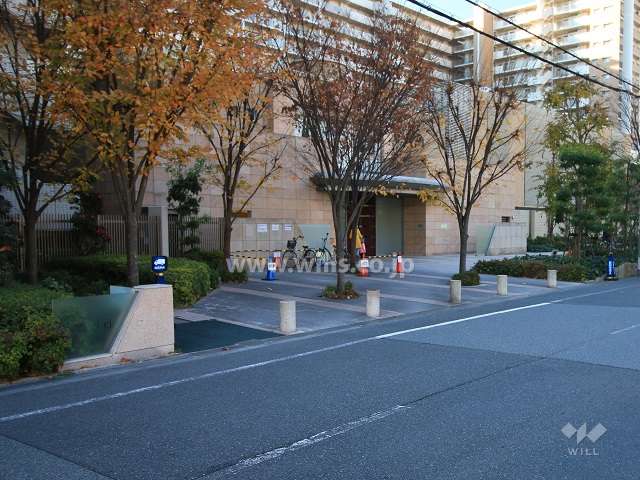 エントランス前の広場