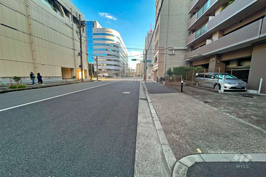 敷地東側の前面道路