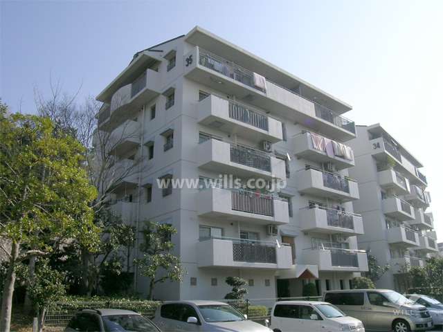 公団千里緑丘団地３５号棟の外観（北西側から）