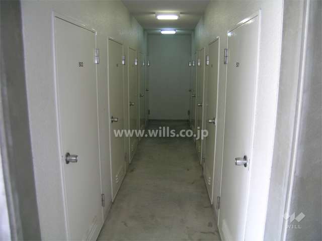 エントランス横にあるトランクルーム