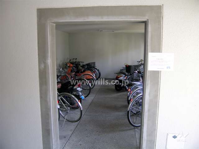 エントランス横にある駐輪場