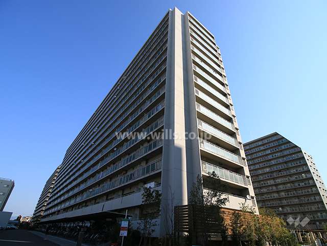 ファミールハイツ北大阪4号棟の外観（南西側から）